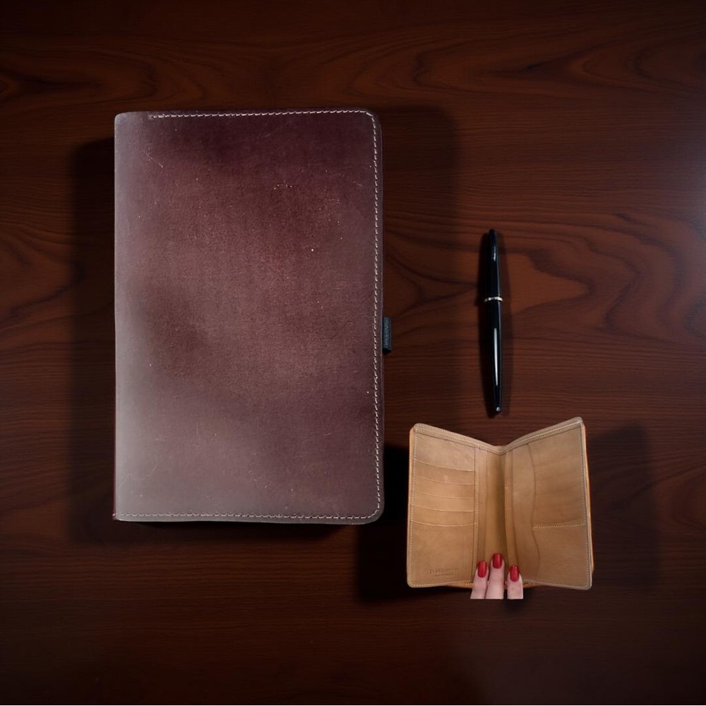 J & M DAVIDSON Sophisticated Tan Leather Card Holder and Checkbook
